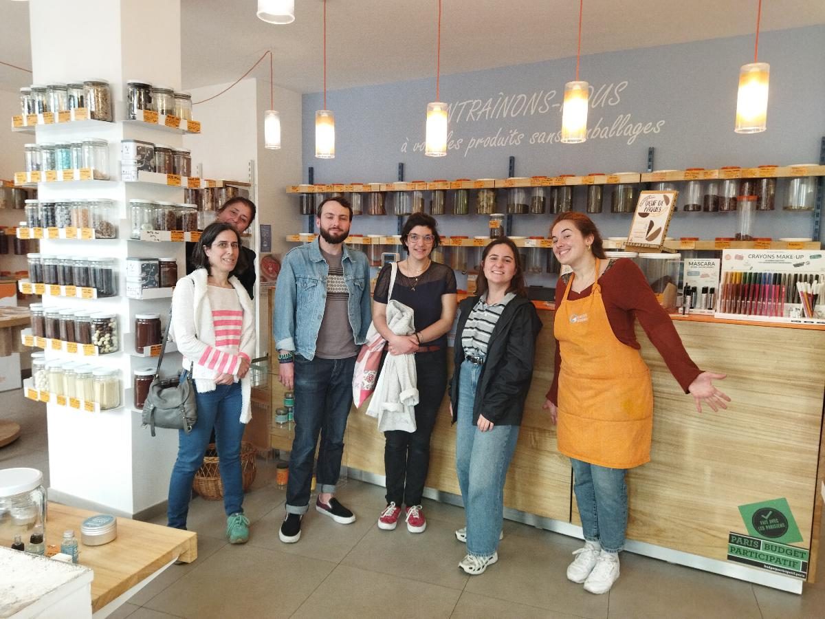 Participants dans une épicerie vrac