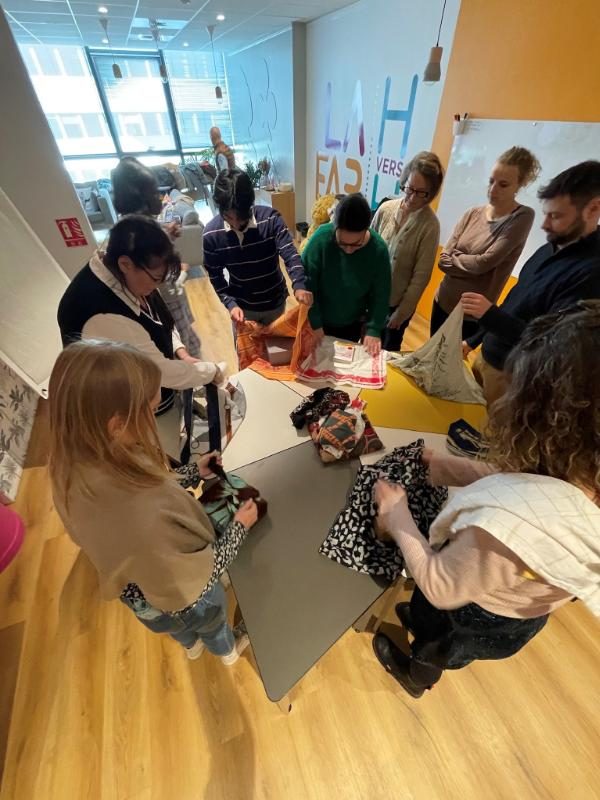 Atelier furoshiki entre collègues